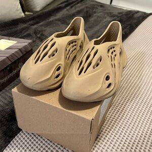 Yeezy foam runners Authentic
M 7 / W 9